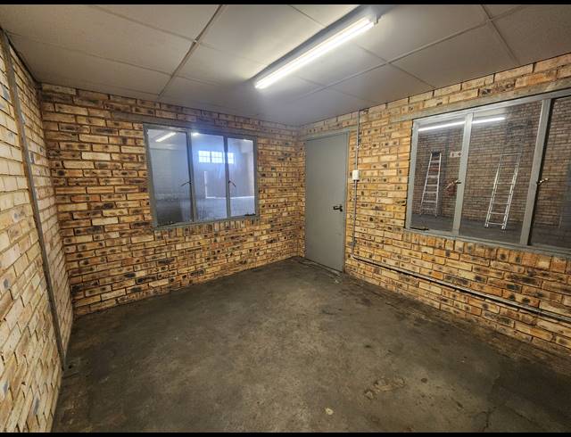 216M² WAREHOUSE TO LET IN WADEVILLE